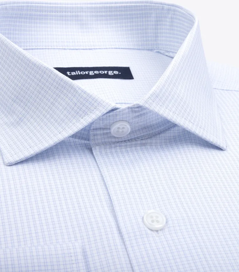 Bügelleichtes, schlichtes weißes Popeline-Hemd