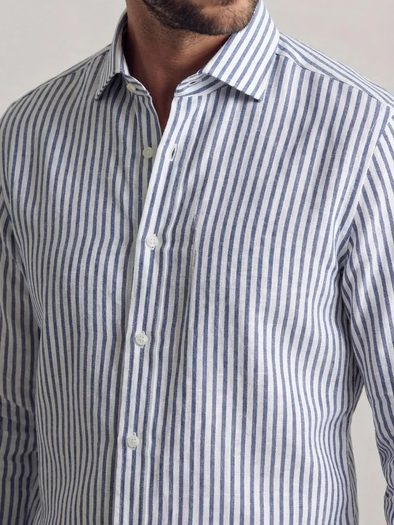 Chemise en lin à rayures bleues
